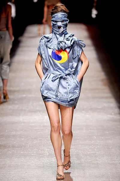 Look 30